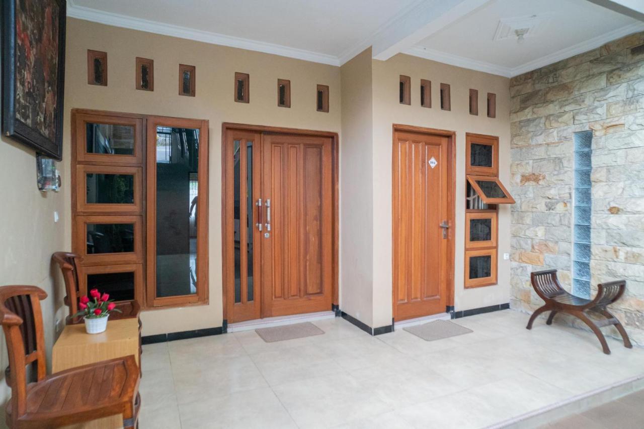 Reddoorz At Villa Akbar 3 Batu  Exterior foto