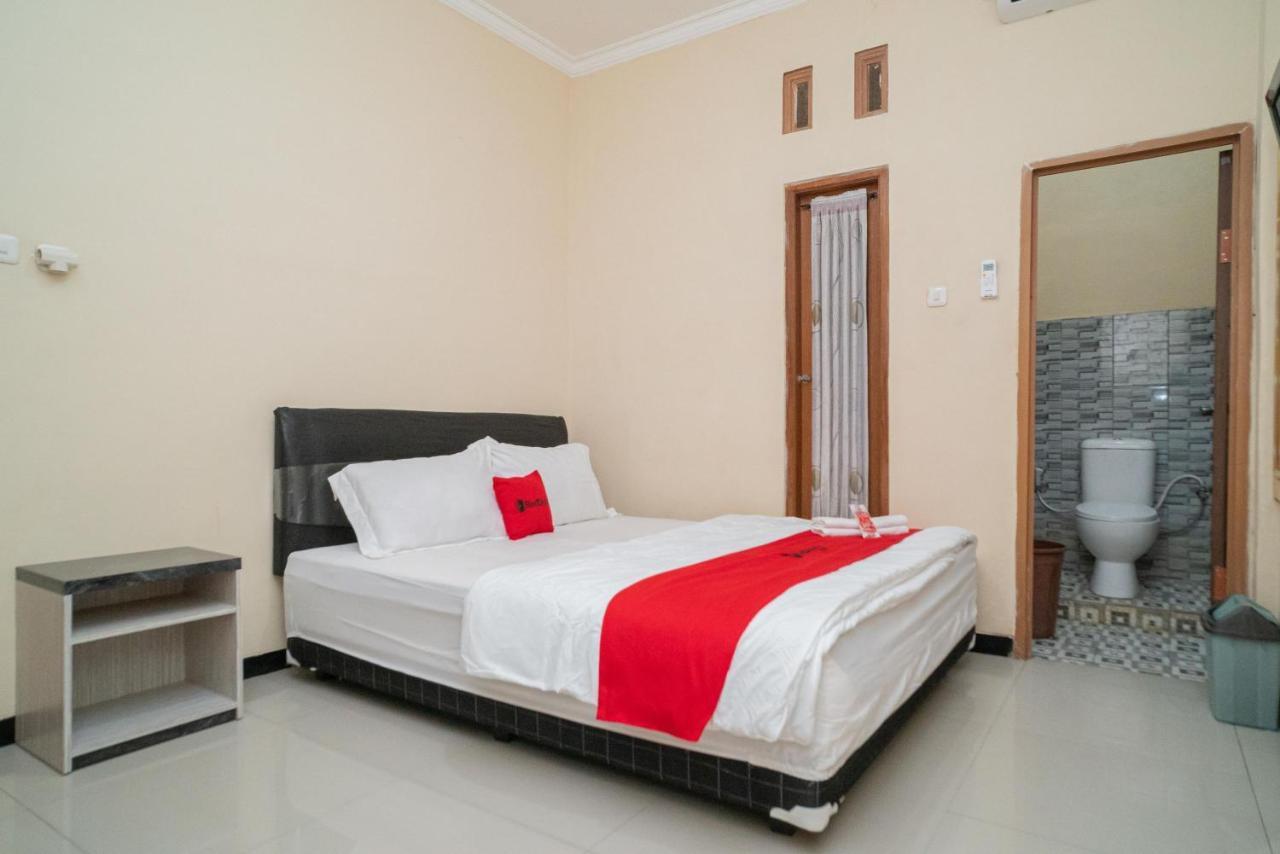 Reddoorz At Villa Akbar 3 Batu  Exterior foto